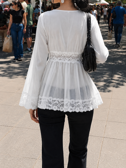 MARTA | BLUSA ACAMPANADA CON DETALLES DE ENCAJE