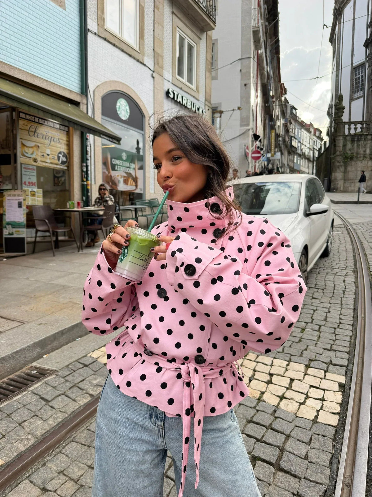 VALERIA | TRENCH CORTO ROSA CON LUNARES