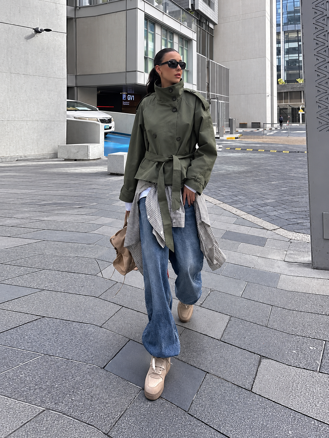 CARMEN | TRENCH COAT CON BOTONES Y CINTURÓN